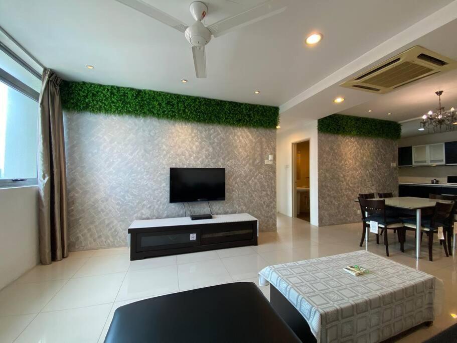 Spacious 3R,2R,Studio 5Min Walk To Time Square,Lalaport, Pool,Gym,Wifi Apartment Kuala Lumpur Bagian luar foto