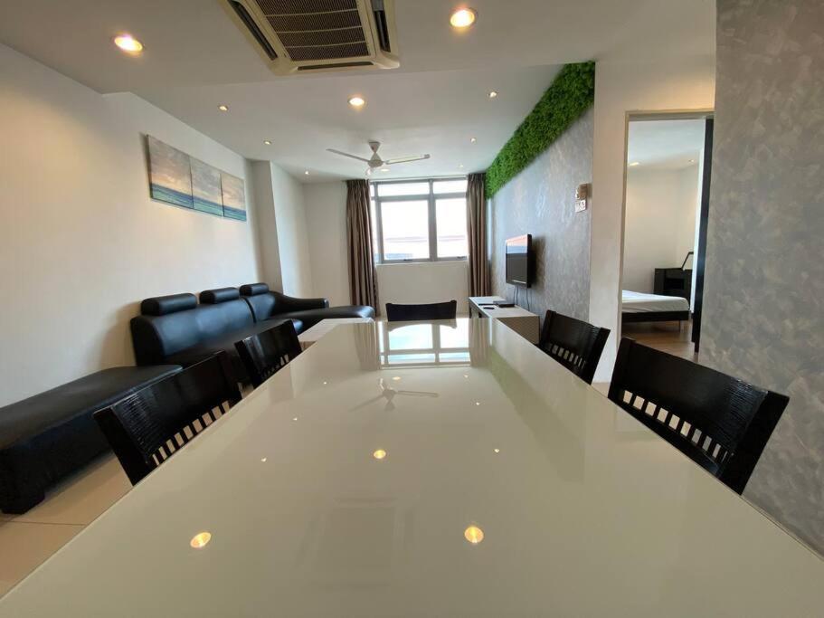 Spacious 3R,2R,Studio 5Min Walk To Time Square,Lalaport, Pool,Gym,Wifi Apartment Kuala Lumpur Bagian luar foto