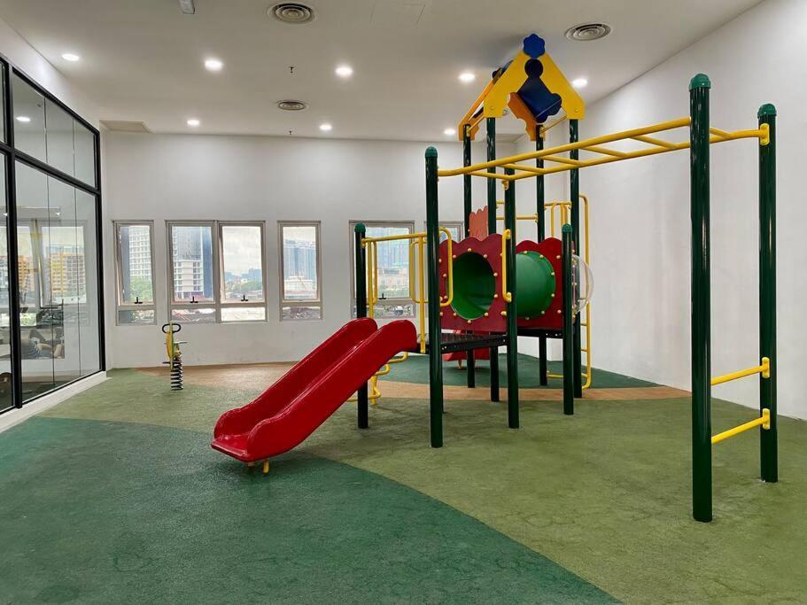 Spacious 3R,2R,Studio 5Min Walk To Time Square,Lalaport, Pool,Gym,Wifi Apartment Kuala Lumpur Bagian luar foto