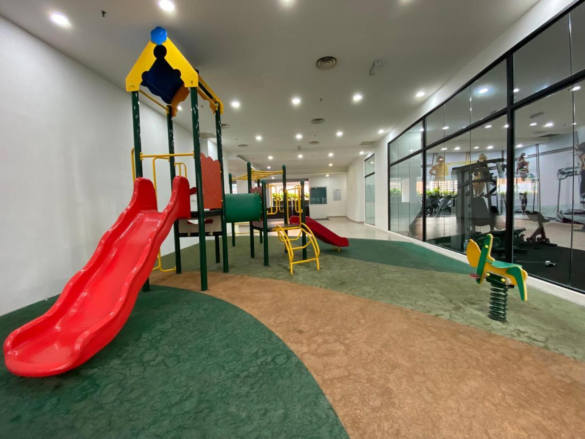 Spacious 3R,2R,Studio 5Min Walk To Time Square,Lalaport, Pool,Gym,Wifi Apartment Kuala Lumpur Bagian luar foto