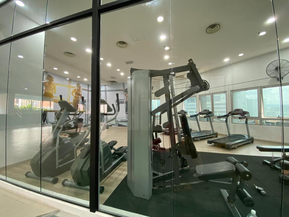 Spacious 3R,2R,Studio 5Min Walk To Time Square,Lalaport, Pool,Gym,Wifi Apartment Kuala Lumpur Bagian luar foto